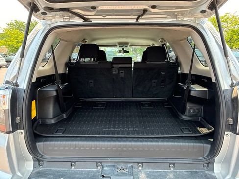 Used 2017 Toyota 4Runner SR5 AWD/4WD image 8