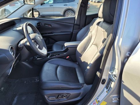 Used 2017 Toyota Prius Prime Premium image 12