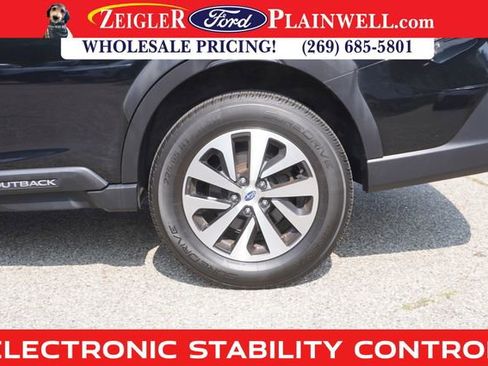 Used 2023 Subaru Outback Premium image 9