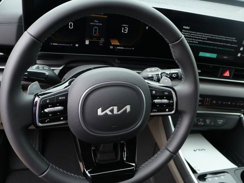 New 2026 Kia Carnival EX FWD image 21