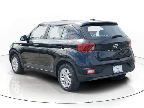 Used 2026 Hyundai Venue SE FWD image 3