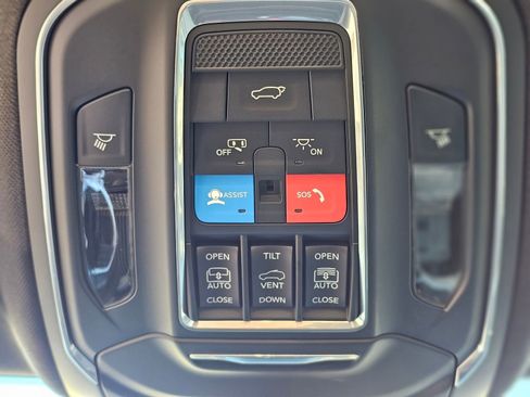 New 2026 Jeep Grand Cherokee L Limited w/ Limited Altitude Package AWD/4WD image 17