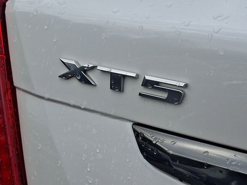 Used 2018 Cadillac XT5 Luxury w/ LPO, Black Ice Package AWD/4WD image 31