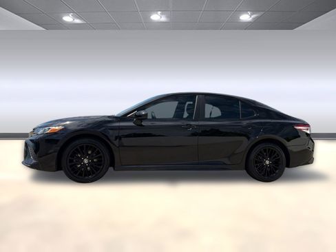 Used 2020 Toyota Camry SE AWD/4WD image 2