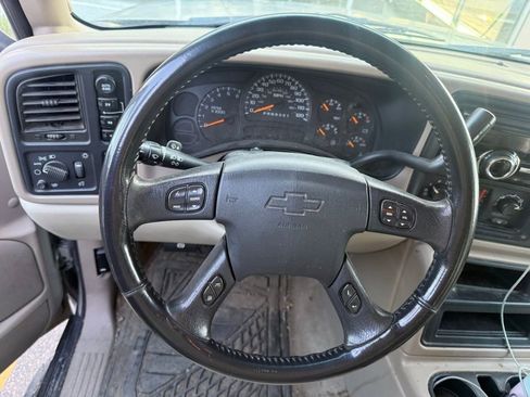 Used 2006 Chevrolet Suburban Z71 w/ Z71 Preferred Equipment Group AWD/4WD image 11