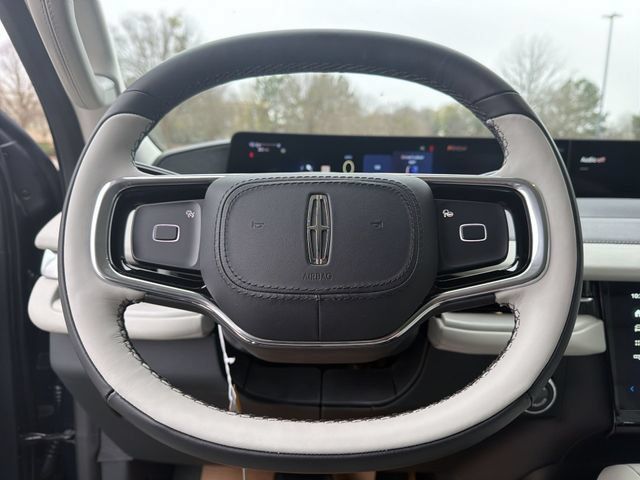 New 2025 Lincoln Navigator Reserve AWD/4WD image 14
