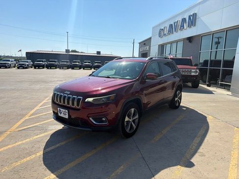 Used 2021 Jeep Cherokee Limited w/ Trailer Tow Group AWD/4WD image 3