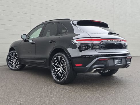 Certified 2025 Porsche Macan image 3