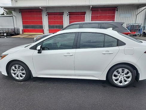 Used 2026 Toyota Corolla LE FWD image 7