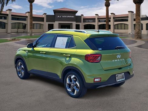 Used 2024 Hyundai Venue SEL FWD image 6