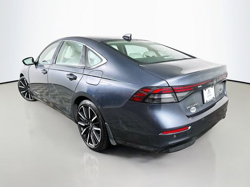 Used 2023 Honda Accord Touring image 5