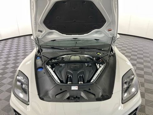 Used 2024 Porsche Panamera 4 image 40
