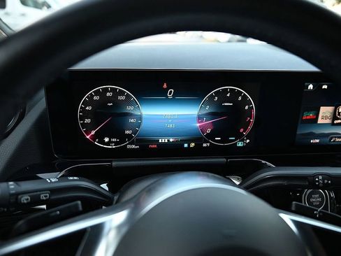 Certified 2025 Mercedes-Benz GLA 250 image 25