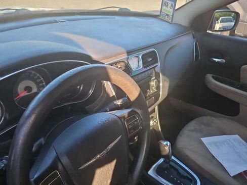 Used 2015 Chrysler 200 Limited w/ Convenience Group FWD image 5
