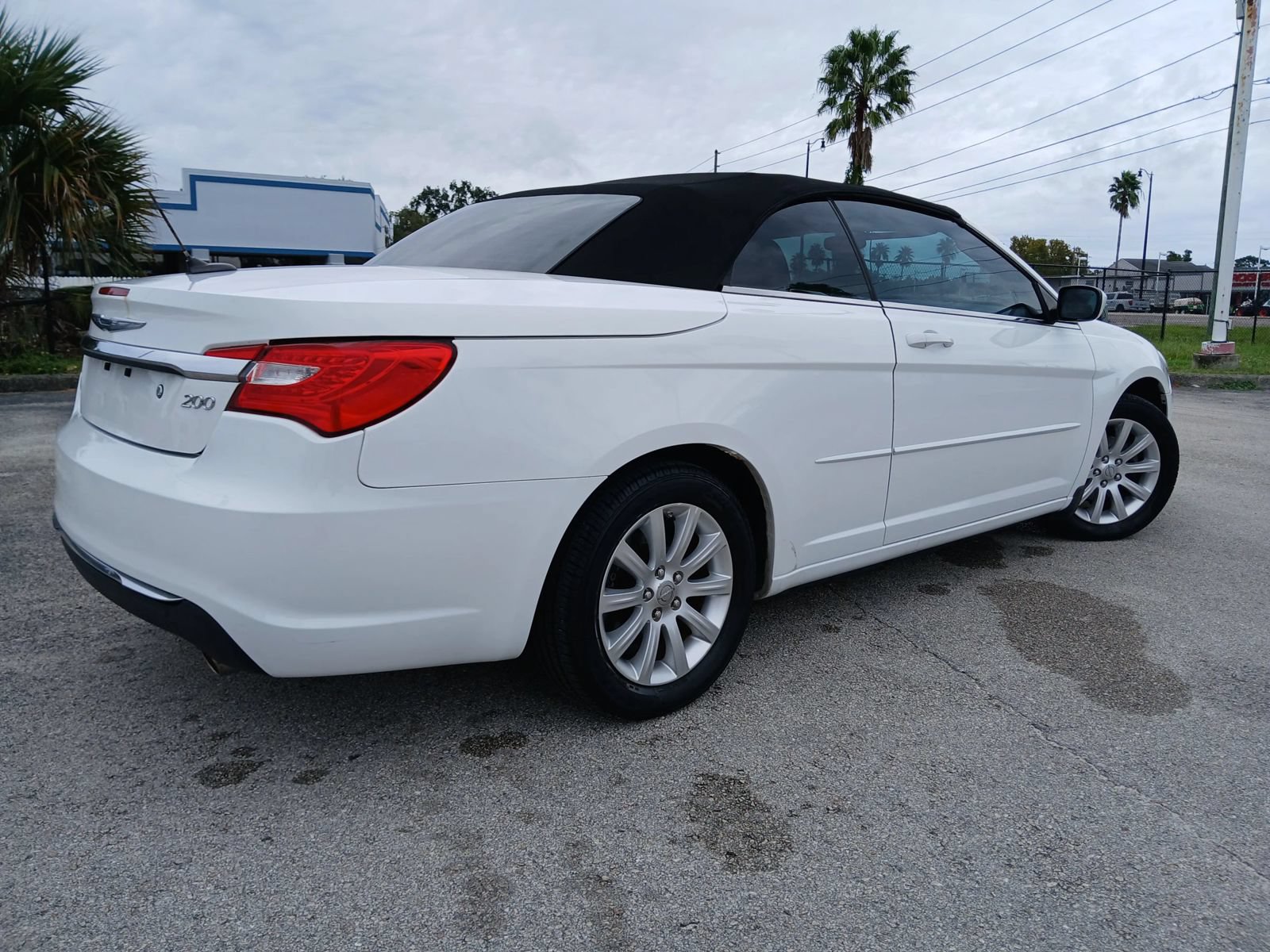 Used 2013 Chrysler 200 Touring FWD image 7