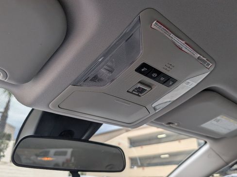 Used 2020 Toyota RAV4 LE image 17