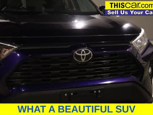 Used 2019 Toyota RAV4 XLE Premium FWD image 12