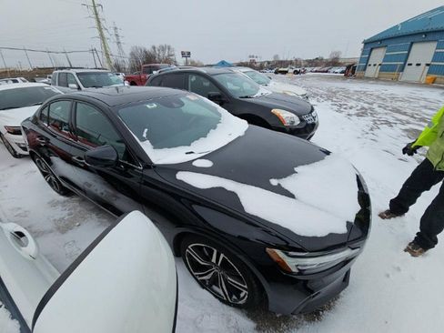 Used 2019 Volvo S60 T6 R-Design image 3