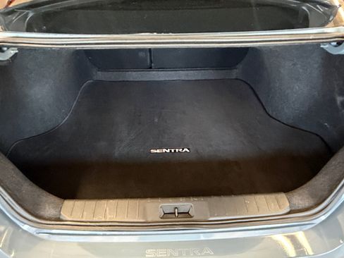Used 2025 Nissan Sentra SR FWD image 13