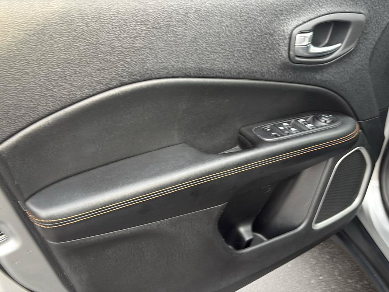 Used 2020 Jeep Compass Limited AWD/4WD image 9