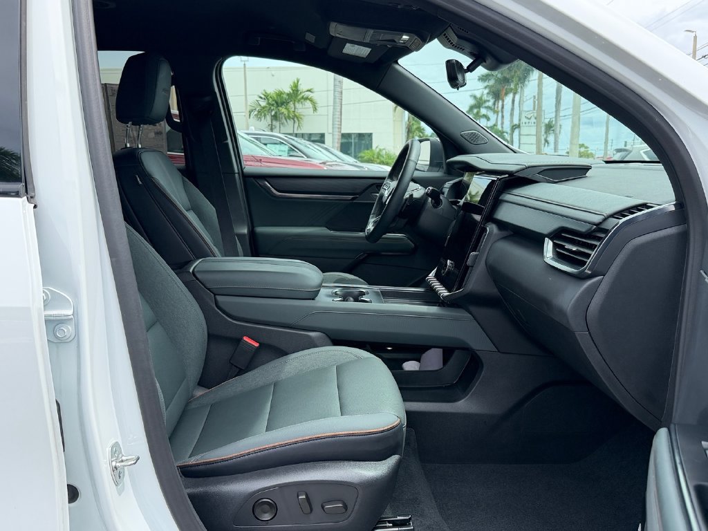 Used 2026 GMC Acadia AT4 AWD/4WD image 19
