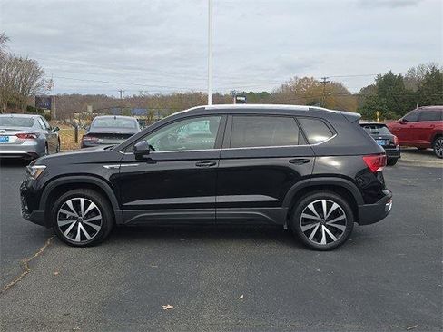 Used 2024 Volkswagen Taos SE image 9