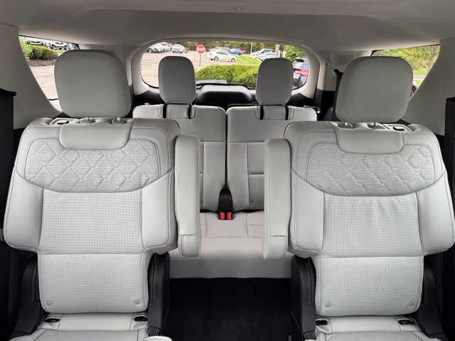 Used 2026 Ford Explorer Platinum w/ LUX Leather Package AWD/4WD image 29