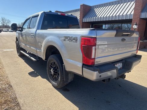 Used 2022 Ford F250 Lariat w/ Black Appearance Package image 5