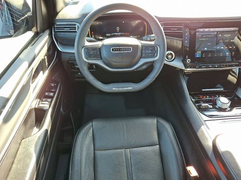 Used 2023 Jeep Wagoneer Series II image 11