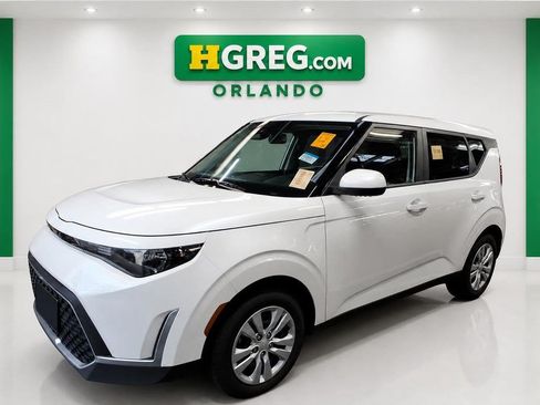 Used 2025 Kia Soul LX FWD image 4