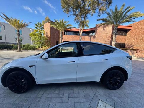 Used 2021 Tesla Model Y Long Range AWD/4WD image 5