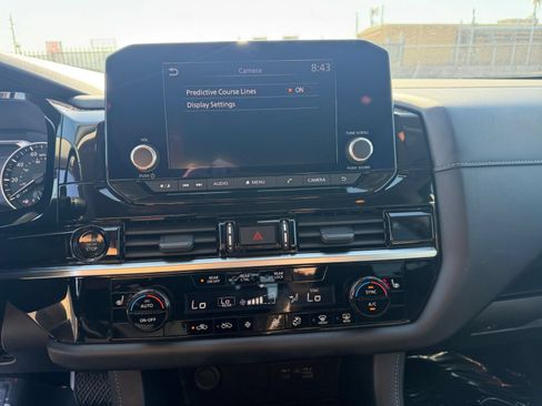 Used 2025 Nissan Pathfinder SV AWD/4WD image 17