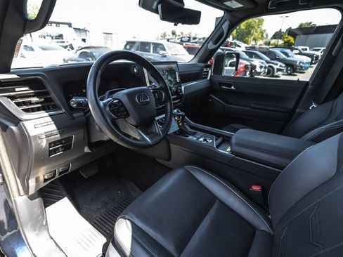 Used 2024 Lexus GX 550 w/ Accessory Package (Z1) AWD/4WD image 16