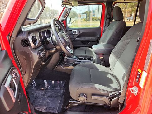 Used 2020 Jeep Wrangler Unlimited Sahara image 10