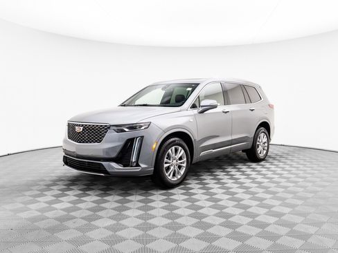 New 2025 Cadillac XT6 Luxury image 3
