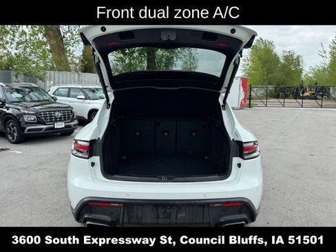 Used 2022 Porsche Macan AWD/4WD image 11