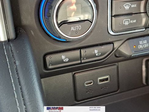 Used 2023 Chevrolet Suburban LT image 19