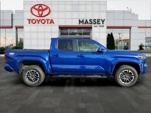 Used 2024 Toyota Tacoma TRD Sport image 2