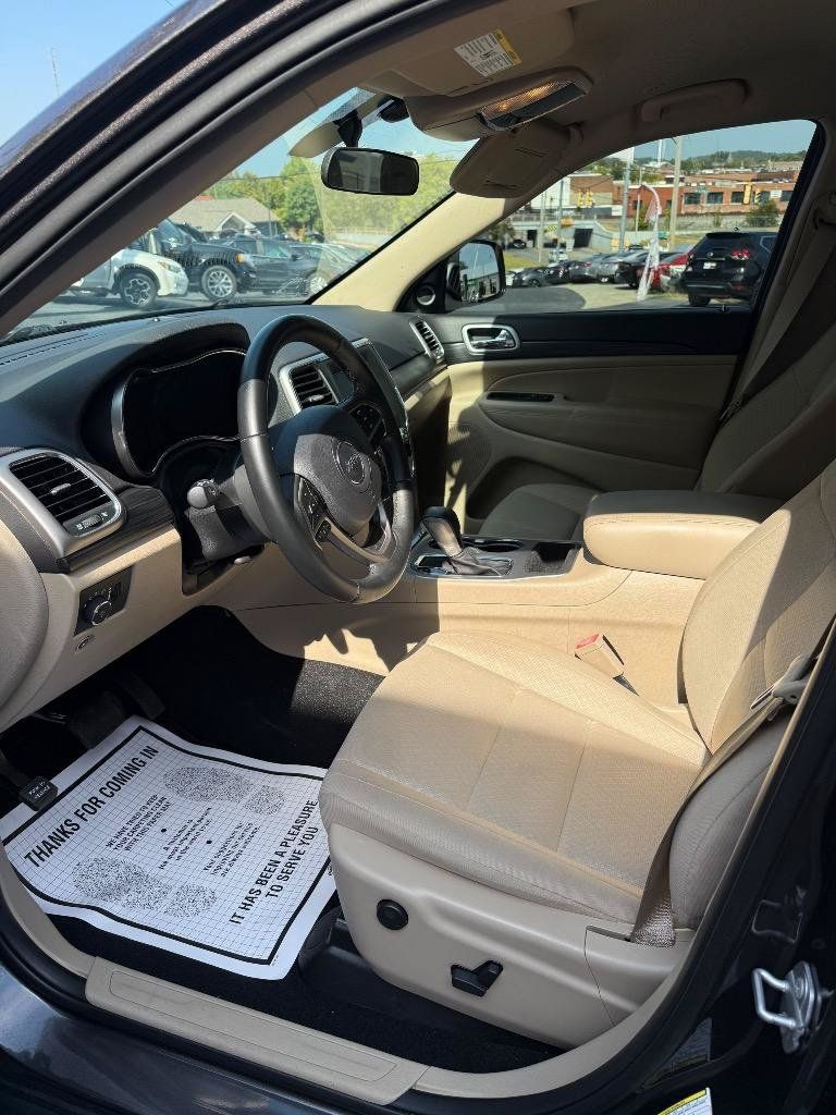 Used 2019 Jeep Grand Cherokee Laredo RWD image 20