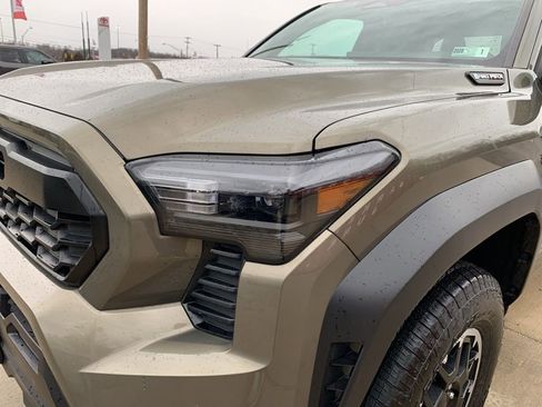 Used 2025 Toyota Tacoma TRD Off-Road image 29