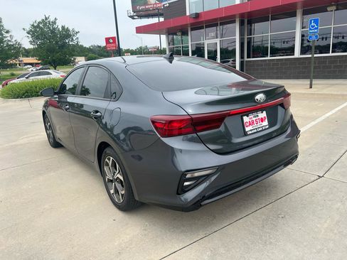 Used 2020 Kia Forte LXS FWD image 8