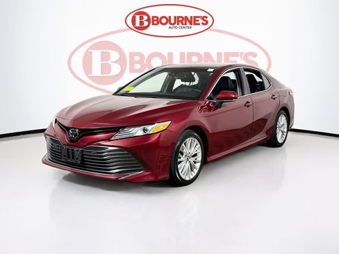 Used 2018 Toyota Camry XLE image 5