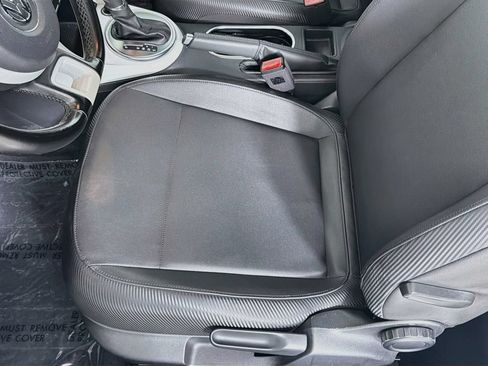 Used 2019 Volkswagen Beetle 2.0T S FWD image 18