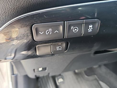 Used 2018 Toyota Prius Two w/ Prius Two Safety Plus Package FWD image 24