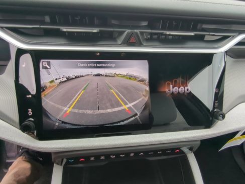 New 2026 Jeep Cherokee Laredo AWD/4WD image 18