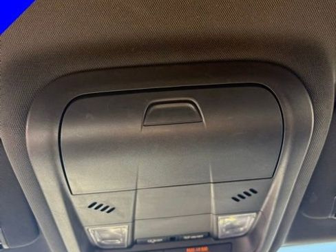 Used 2022 Chevrolet Equinox RS w/ Infotainment Package image 24