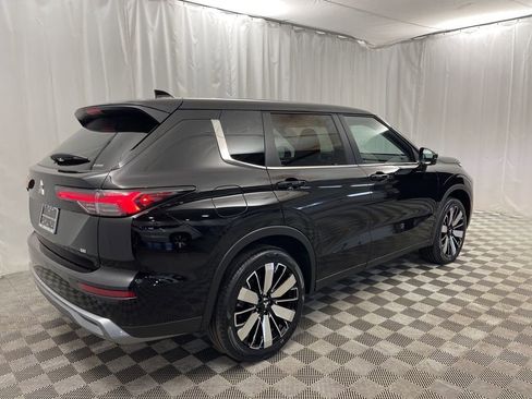 New 2025 Mitsubishi Outlander SE image 3