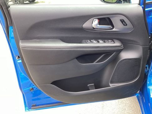 New 2027 Chrysler Pacifica Select AWD/4WD image 20