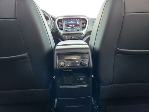 Used 2021 GMC Acadia SLT w/ Elevation Edition image 14