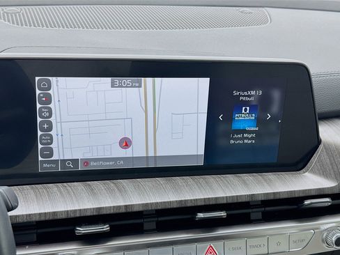 Used 2025 Kia Telluride EX w/ EX Captain's Chair Package image 9